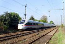 ICE 73934 N�rnberg-Berlin am 22.04.2009 in H�he Markranst�dt in Fahrtrichtung Leipzig. 