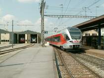 Zugsausfahrt aus Samstagern/ZH in Richtung W�denswil,links das Depot und die Werkst�tten der SOB.22.04.09