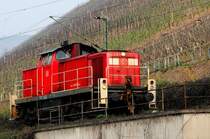 Als h�tte man sie einge�lt... 294 657-2 als Solofahrer unterwegs nach R�desheim am Rhein. (April 2009).