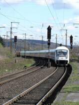 Ein IC geschoben von der 101 038-5 durchf�hrt gerade den Wittener Hbf. 09.04.2009.