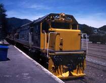 NZR 7254 in Picton/S�dinsel Neuseelands. Scan ab Dia, Dez. 1997