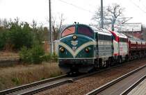Nahaufnahme der beiden Nohab-Dieselloks bei der Durchfahrt durch Burgkemnitz. Fotogarfiert am 22.03.09. Als sie ankamen vibrierte der Bahnsteig.