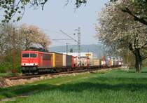 155 147-2 mit einem KLV in Richtung Offenburg bei Muggensturm 15.4.09