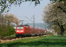 RE 4712 (Konstanz-Karlsruhe Hbf) mit Schublok 146 229-0 bei Muggensturm 15.4.09