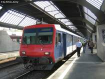 Am 21.4.09 fiel der planm�ssige ICE 72 nach Hamburg-Altona zwischen Z�rich HB und Basel SBB aus. Ersetzt wurde er durch einen EW2-Dispozug, mit dem f�hrenden EW1 BDt 50 85 82-33 953-9. Von diesen Steuerwagen wurden in den 80er Jahren 6 St�ck gebaut. Sie erhielten aber statt einer RBe 4/4 Front, diejenige des dazumal in der Auslieferung befindenden NPZ. Angesichts der geringen St�ckzahl erhielten diese 6 BDt's den Namen ''h�ssliches Entlein''. Z�rich HB, 21.4.09