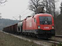 Die 1116 088 am 04.04.2009 mit einem G�terzug bei der Durchfahrt in A�ling. 