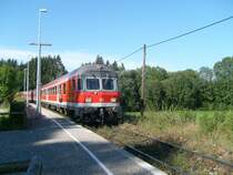 RE von F�ssen zur Weiterfahrt nach M�nchen bei der Einfahrt in Leuterschach, August'07