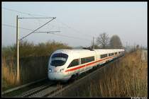 ICE 73929 mit dem ersten Einsatz der Br 411 zwischen Rostock und M�nchen nach dem Achsenproblemen der ICE-Flotte. Grapestopfhof am morgen des 15.04.09.