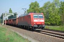 185 076-7 am 24.04.2009 bei �berquerung des Mittellandkanals bei Peine