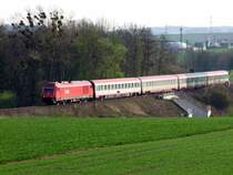2016 076-4 f�hrt D966, im Hintergrund die RAG-Roh�lstation N�he Ried i.I.; 090412