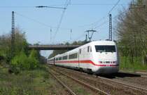ICE 881 Hamburg-Altona - M�nchen Hbf rast am 18.04.09 mit 200 km/h durch Radbruch Richtung Hannover Hbf. 