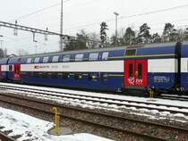 SBB - S-Bahn Z�rich Perseonenwagen 1+2 Kl. AB 50 85 36-33 029-5 im Bahnhofsareal von B�lach am 20.02.2009