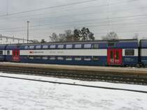 SBB - S-Bahn Z�rich Perseonenwagen 2 Kl. B 50 85 26-33 004-0 im Bahnhofsareal von B�lach am 20.02.2009