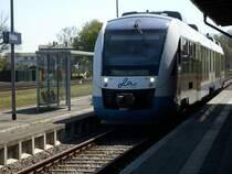 Einfahrender OLA-Triebwagen 701 von Lauterbach Mole in Putbus am 25.April 2009.