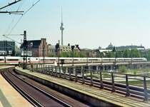 ICE 545/555 aus Aachen Hbf. und Bonn Hbf. bei der Ausfahrt Richtung Berlin Ostbahnhof am 16.04.09. 