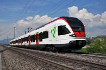 Der Regionalzug 522 011-6 als S1 kurz vor Frick AG, dem Endziel. In ca. 10 Minuten geht es zur�ck nach Basel SBB, was �ber dem F�hrerstand auch schon angezeigt ist. 20.4.2009