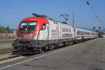 Im August 2008 hatte sie noch ihre Werbung f�r die Wiener St�dtische Versicherung. 1016 047 ist hier in Freilassing am IC K�nigssee zu sehen.