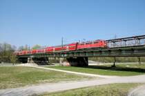 Eine unbekannte 111 am 13.04.09 mit dem RE nach Salzburg an der Isarbr�cke