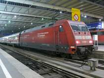 101 069-3 mit dem M�nchen N�rnberg Express in M�nchen Hbf am Abend des 7.4.2009