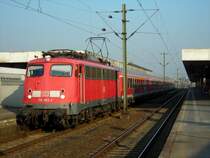 110 403 mit dem Verst�rker aus Minden in Hannover HBF.