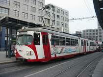 Hier ist ein alte Stra�enbahn der Firma OEG in Mannheim Hbf.