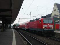 Hier ist die 143-340 am 4.3.2005 in Worms Hbf. (Wei�e Lichtringe)