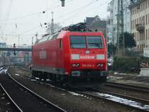 Hier ist die 185-025 am 4.3.2005 in Worms Hbf abgestellt.
