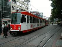 Eine Doppeltraktion aus DUEWAG-Stadtbahnwagen N8 der Dortmunder Stadtwerke in der Haltestelle Kampstra�e in Dortmund als Zug der Linie 403 nach Dorstfeld am 28.09.2004.