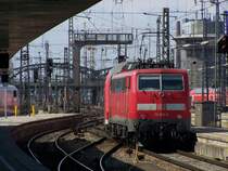 111 034-5 schiebt einen RE in Richtung Augsburg Hbf aus dem M�nchener Hbf herruas. 28.03.09