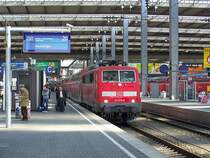 111 019-6 steht mit einem RE in Richtung Treuchtlingen Abfahrbereit im Hbf von M�nchen am 28.03.09