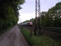 Nachschuss auf den IC 2131 von Emden Au�enhafen nach Cottbus bei nicht ganz so sch�nem Wetter am 26.04. Schublok ist 101 043-4.