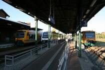 Morgenliche Zugbegegnungen im Bahnhof von Parchim mit den Z�gen der ODEG undem TW der OLA am 02.05.2009