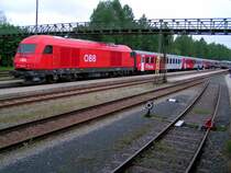 2016 063-6 schiebt REX5970 nach Braunau/Inn;090430