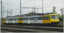 Buchs SG ist immer wieder f�r eine �berraschung gut und auch sehr international, wie die heutigen Bilder zeigen. Die SBB hatte mal vier NPZ Prototypen. Diese werden nicht zu Domino umgebaut, sondern wurden verkauft, einen an die OeBB (Oensingen Balsthal Bahn), ein Zug an die CJ (Chemin de fer du Jura) und zwei an die mbs (Montafonerbahn). Diese zwei Einheiten werden durch Stadler erneuert und neu bemalt und mit S-Bahn Vorarlberg beschriftet. Einer davon, der ET 10.122 steht zur Zeit in Buchs SG. (02.05.2009)