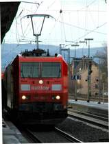 185 199-7 der Railon bei der Durchfahrt durch den Neuwieder Bahnhof am 12.03.05.