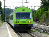 bls - Schnellzug Bern - Neuch�tel bei der Durchfahrt im Bahnhof G�mmenen am 16.05.2009