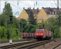  Neue Welt  und  Echo der Frau  - 

Ein bisschen Motiv am Münchner Heimeranplatz, zumindest mit den beiden städtischen Häusern und den Bäumen. Ein Güterzug in der Kurve, von beiden Seiten sichtbar. 

16.05.2009 (M)

