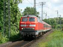 218 137-8 mit dem RE12081 K�ln-Trier f�hrt in K�ln-West ein. Aufgenommen am 16/05/2009.