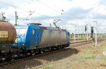 185-CL 004 der R4C f�hrt aus dem Bahnhof Bitterfeld Richtung Wittenberg aus.
