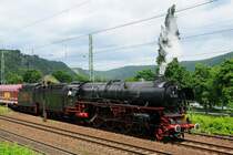 Endlich erbarmte sich die Sonne und r�ckte 01 1066 ins rechte Licht. Aufgenommen zur Mittagszeit am 16.05.2009 in Bacharach am Rhein.