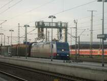 185 512 bei der Durchfahrt in Wittenberge