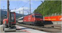Ein IR mit Re 460 092-0 f�hrt in Olten ein. (16.05.2009)
