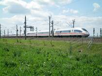 Ein ICE in der N�he von Baden-Baden am 16.05.09.N�chster Halt ist Karlsruhe.