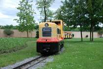 Der  Blitzschwoab  ist eine der zwei Dieselloks, die im H�henpark Killesberg unterwegs sind. Das Foto entstand am 17.05.2009