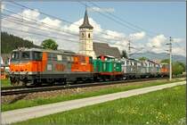 Ein Lokzug der besonderen Art gab es heute in der Steiermark zu sehen.RTS 2143 032 & 005 + Mavepcell 2143 010 & 004 + STB 2048 024 fahren als Lokzug 98048 von Ebenfurth nach Schladming.
Kammern 17.05.2009