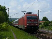 101 092-5 mit IC richtung Regensburg Hbf bei Regensburg-Pr�fening, 9.05.2009