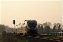 Im Abendlicht des 02.04.2009 sind VT747 und VT703 als RB67  DER WARENDORFER  nach Bielefeld Hbf bzw. Rheda-Wiedenbr�ck unterwegs.
