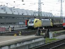 Am 14.Mai 09 kam gegen 15Uhr die ES 64 U2-012 mit einem Containerzug durch W�rzburg Richtung S�den.