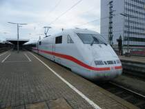Am 14.Mai 09 kam der ICE 401-076 ganz neu nach einer Untersuchung, gl�nzend und ohne Reisende durch den W�rzburger Hbf gefahren. (ca. 3 Stunden vorher stand der ICE mit offenen T�ren im G�ttinger Rangierbahnhof abgestellt!!)