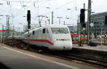 Ein ICE 2 erreicht am 09.05.09 als ICE 546 Hannover Hbf.
